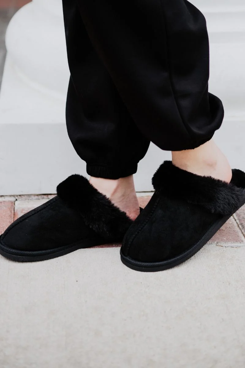 Black Faux Fur Cozy Slippers - Image 3