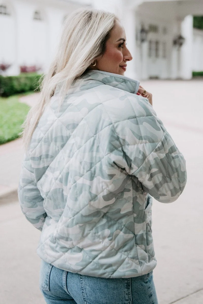 Muted Green Camo Women's Lightweight Quilted Jacket - Image 4